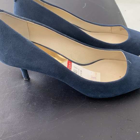 MICHAEL Michael Kors Blue Suede Kitten Heels 8 - Picture 2 of 5